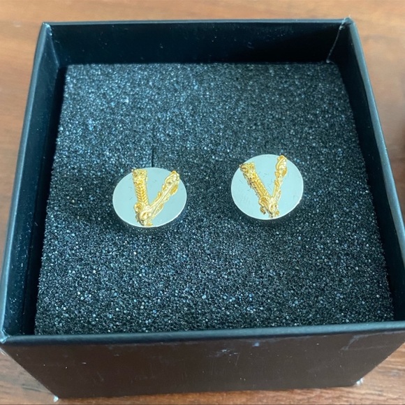 Versace virtus stud earrings - Picture 4 of 7